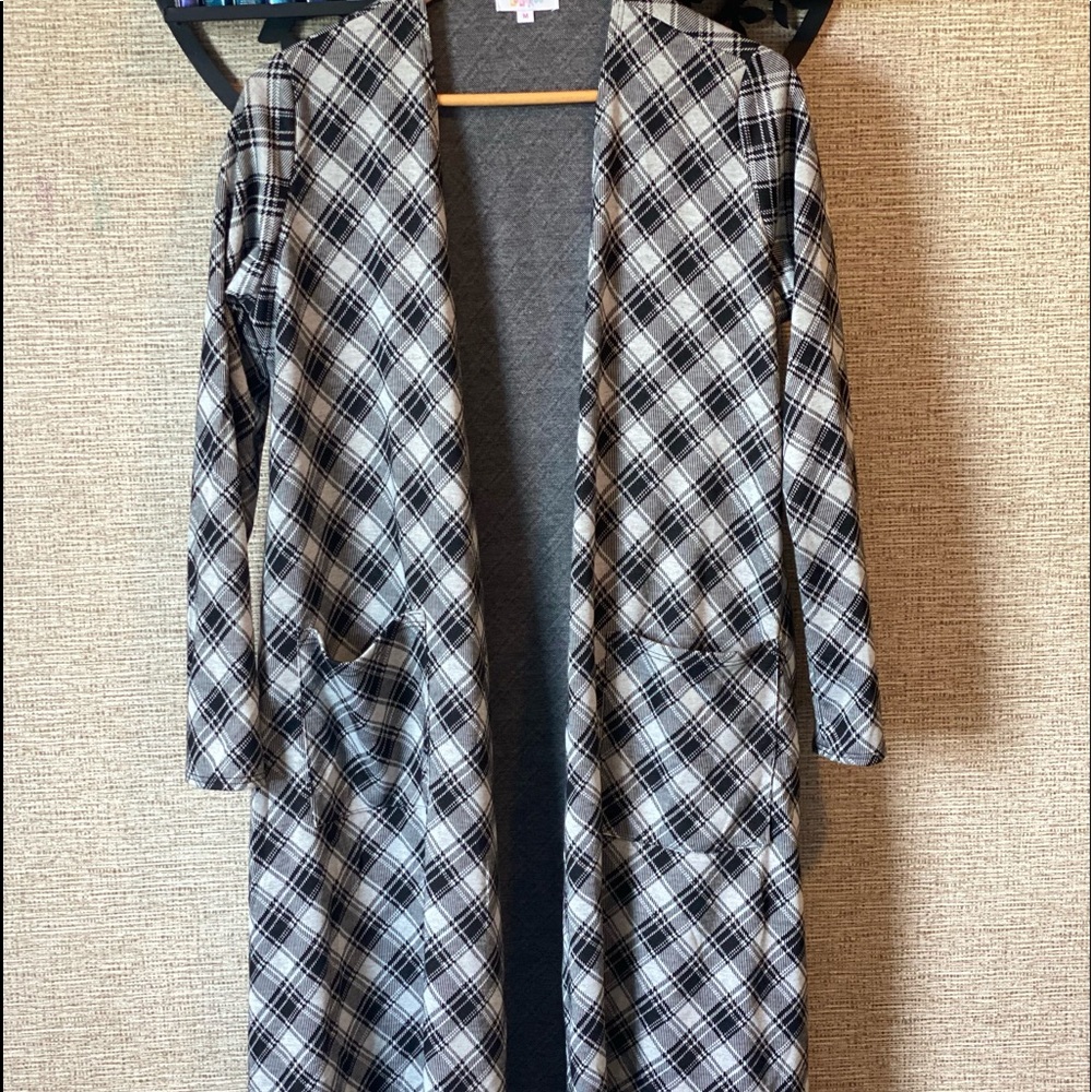 Black/gray plaid cardigan, medium